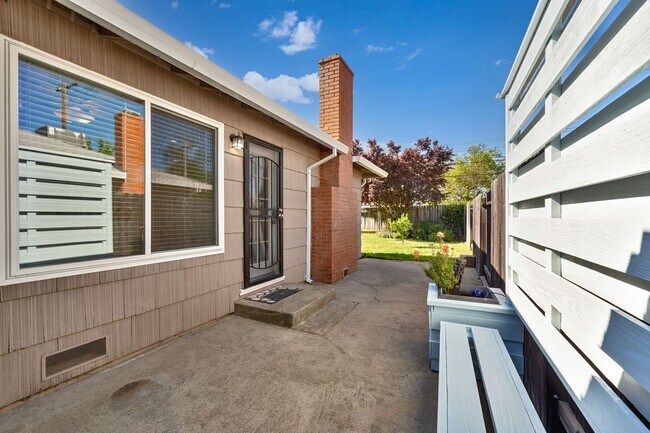 Building Photo - 3BR + Office Home in Excellent Condition with Storage Sheds and Garage Workspace!