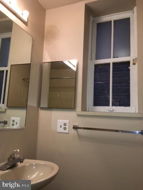 Building Photo - 1906 Fairmount Ave