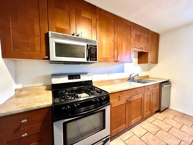 Building Photo - 2 Bed, 1 Bath with W/D in Normal Heights!