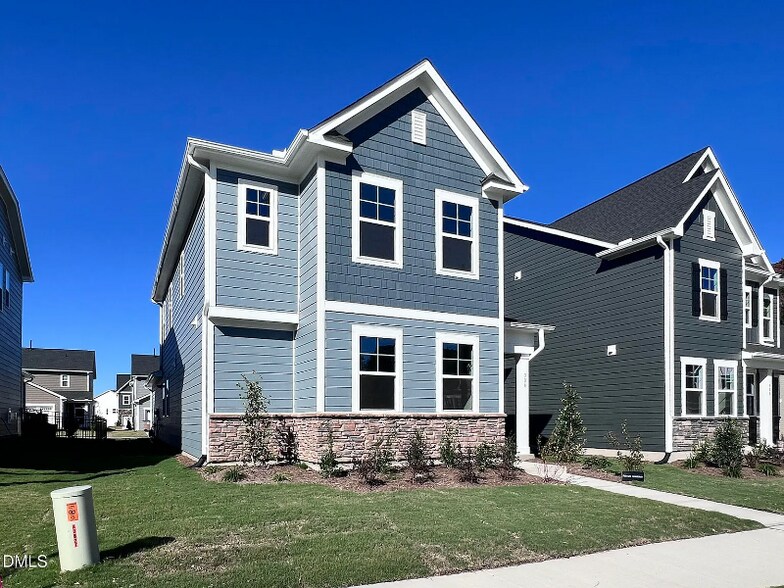 Building Photo - 304 Canyon Spring Trl