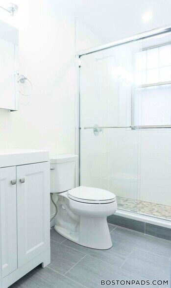 Building Photo - 2017 Commonwealth Ave