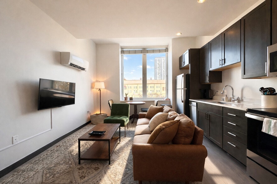 Building Photo - 333 W State St