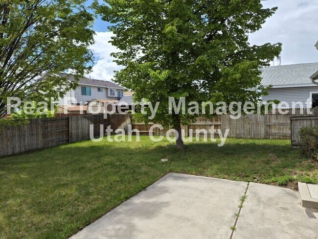 Building Photo - 510 E 300 S
