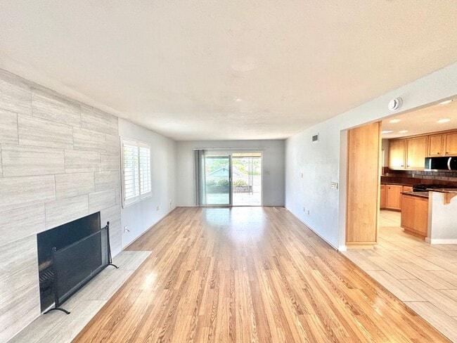 Building Photo - Beautiful 3bd/2ba HOUSE in Clairemont Mesa! 2-car Garage, AC, laundry, patio, VIEWS!