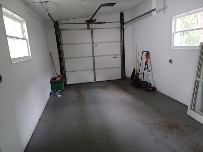 Building Photo - 1578 McCraren Rd