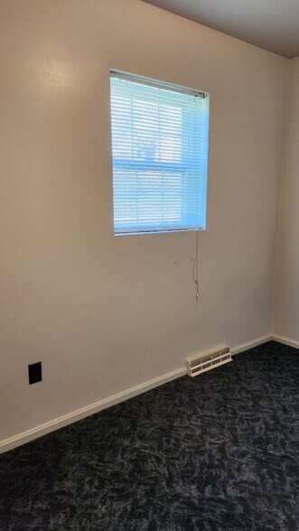 Building Photo - 1815 N 6th Ave