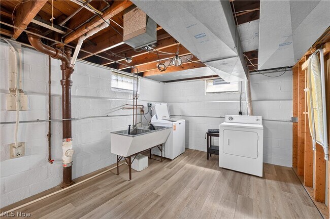 Building Photo - 19337 Telbir Ave