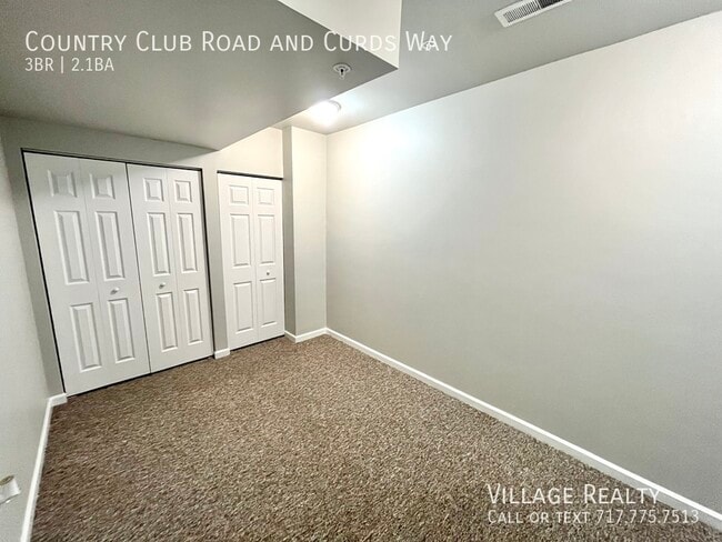 Building Photo - 703 Country Club Rd