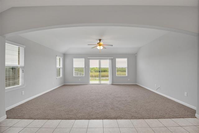 Building Photo - 5100 Royal Springs Dr