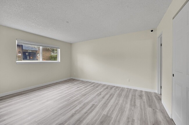 Building Photo - $1,595.95 - 2-bed, 1 bath, located in Centennial