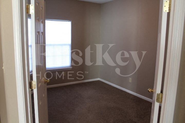 Building Photo - 10 S Burkhart Dr