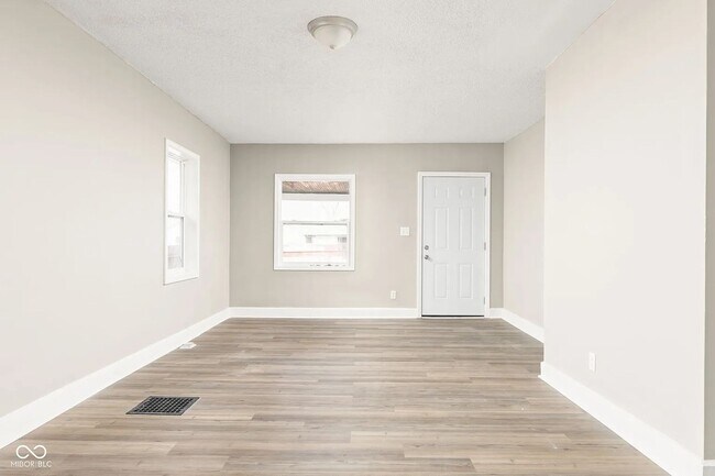 Building Photo - 2921 E Brookside Ave
