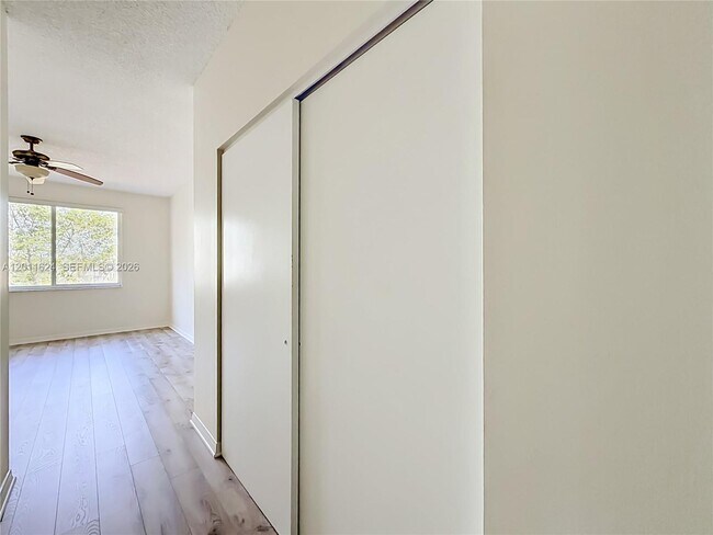 Building Photo - 6968 SW 39th St