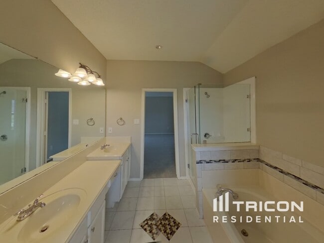 Building Photo - 1420 Deville Cir