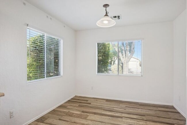 Building Photo - Very nice 3 bedroom 2 bath home