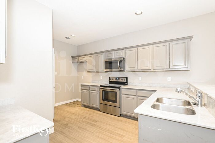 Building Photo - 9935 Rio Doso Dr