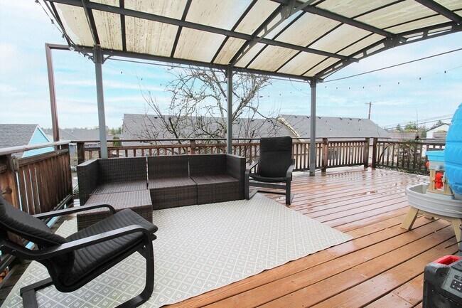 Building Photo - Delightful Newer Construction 3 Bed/2.5 Bath Home in Tranquil Beaverton Neighborhood