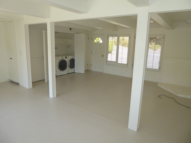 Building Photo - SPACIOUS AND SECLUDED THREE BED / TWO BATH...
