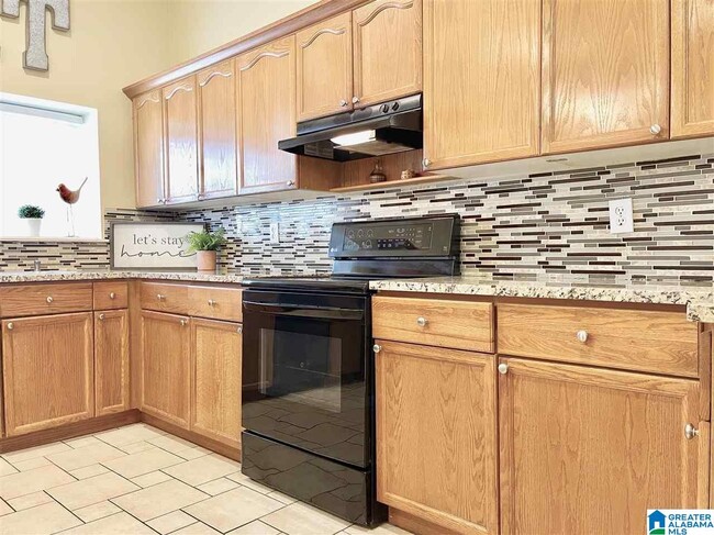 Building Photo - 151 Stratford Cir