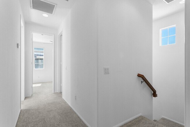 Building Photo - AVAILABLE NOW! GORGEOUS 3 BED / 2.5 BATH in Campanile in Cathedral City!