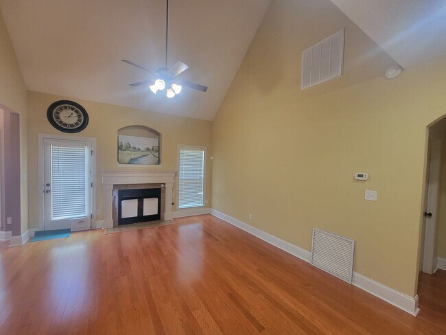 Building Photo - 1010 Barrett Dr