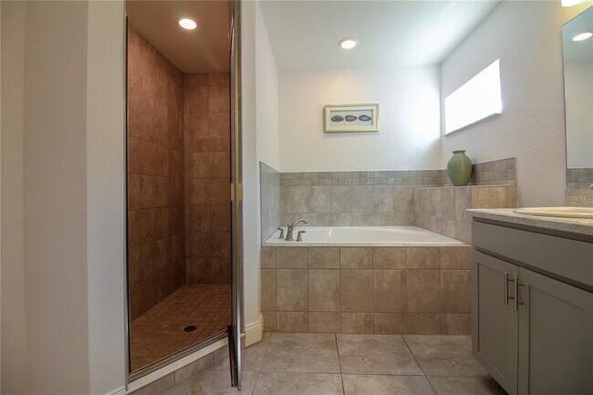 Building Photo - 5815 Christiansen Ct