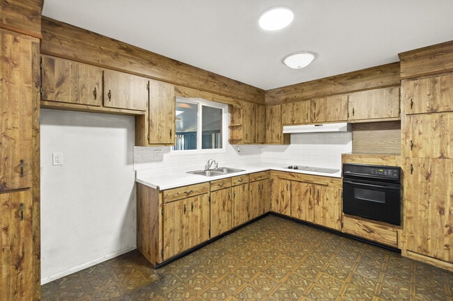 Building Photo - 2022 Northglen Dr