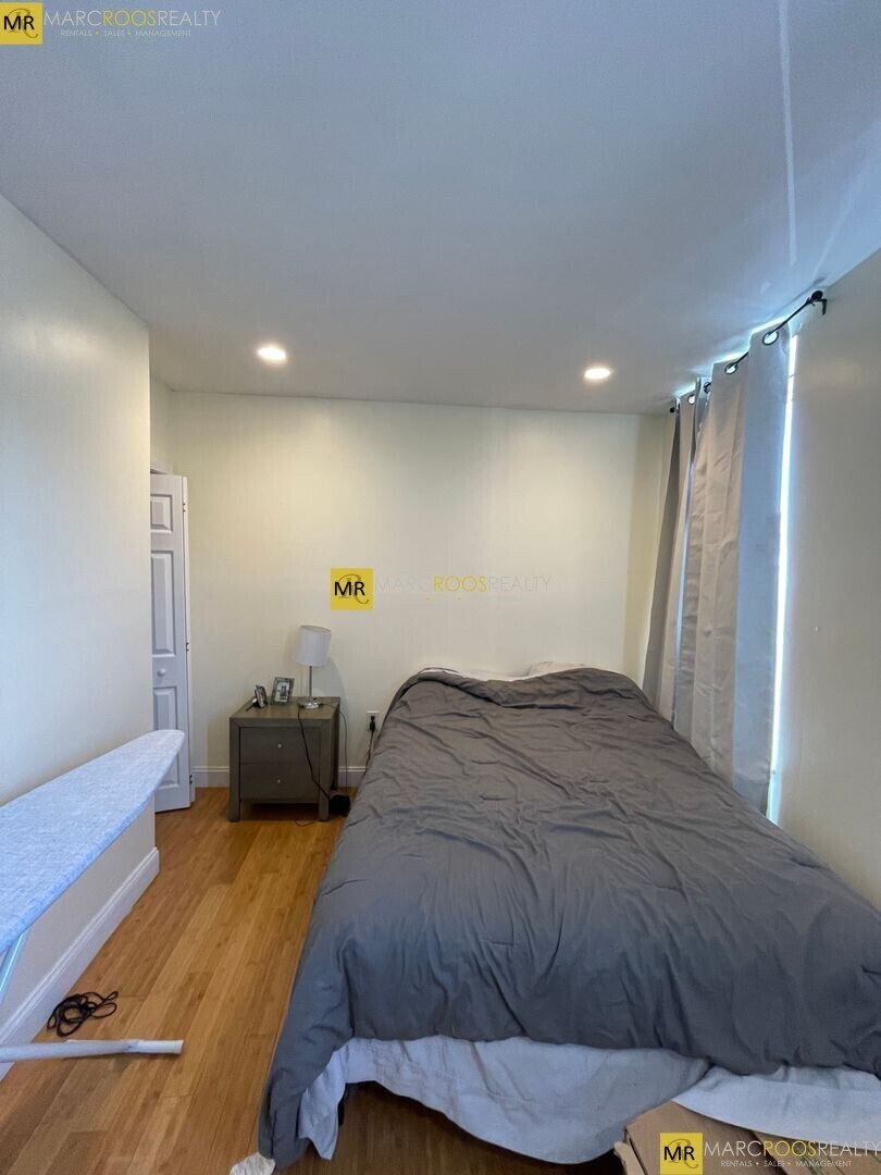 Building Photo - 200 Maverick St