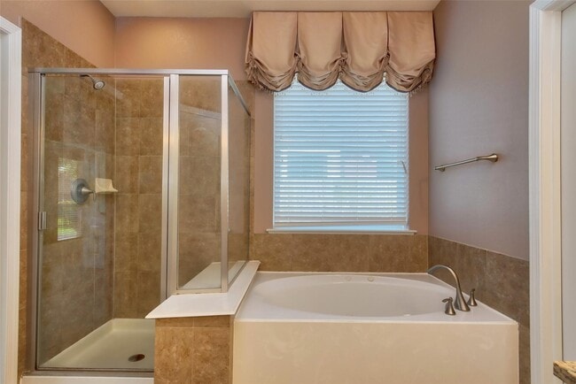 Building Photo - 6906 Patterson Dr