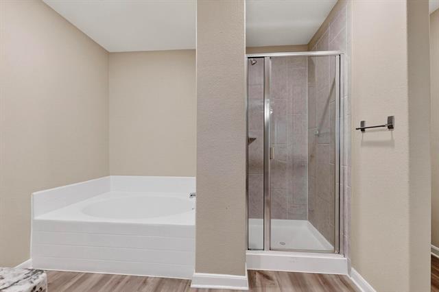 Building Photo - 305 Honeysuckle Ln