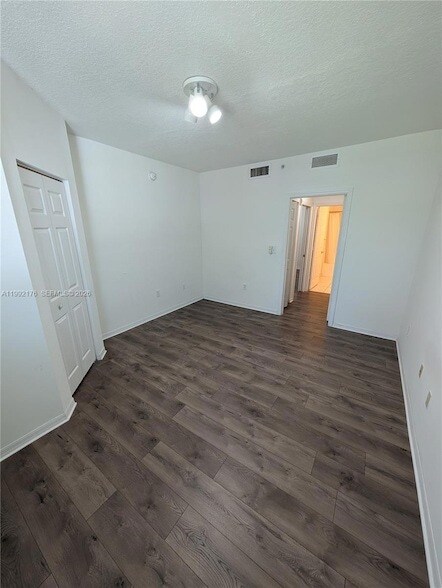 Building Photo - 6831 SW 44th St