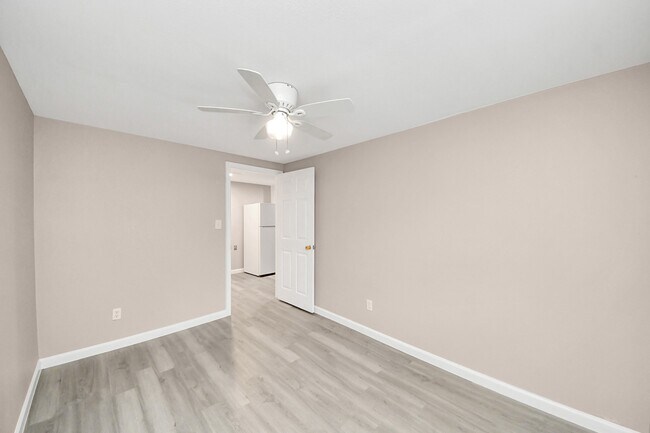 Building Photo - 17111 River Rd