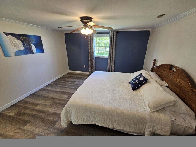 Building Photo - 5230 Spring Grove Ave