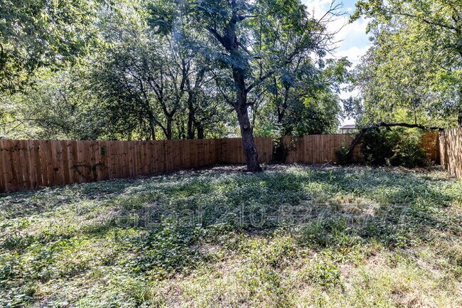 Building Photo - 1934 Lamar St