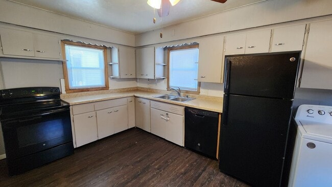 Building Photo - swingmiss