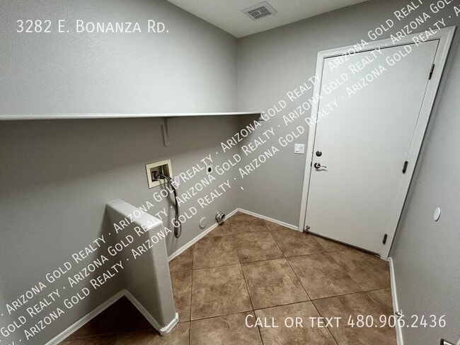 Building Photo - 3282 E Bonanza Rd