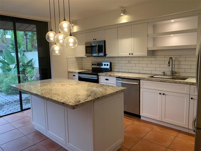 Building Photo - 7655 SW 106th Ave