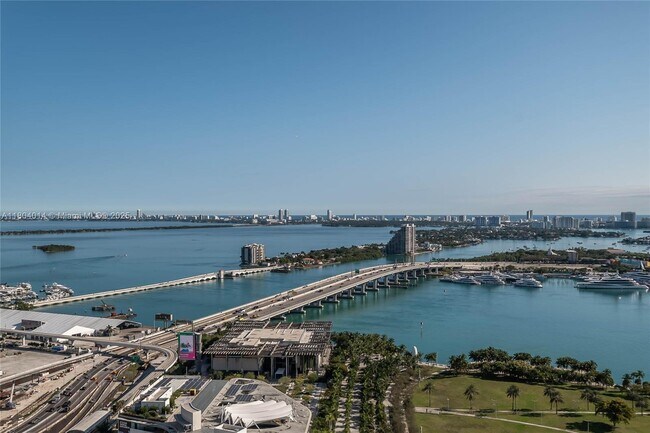 Building Photo - 900 Biscayne Blvd