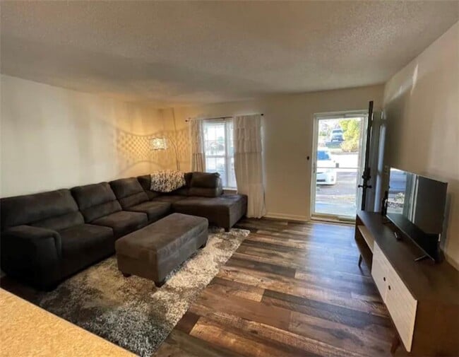 Building Photo - 683 Grant St