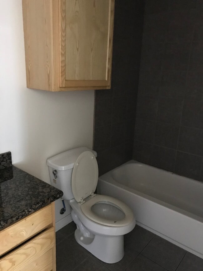 Building Photo - 716 Union St