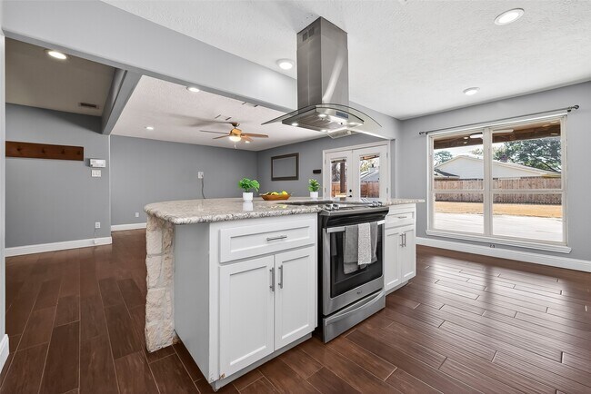 Building Photo - 17634 Huntersglen Cir