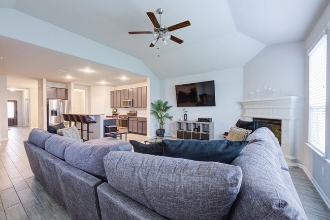 Building Photo - 3327 Etring Ln