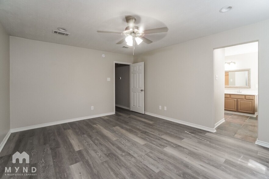 Building Photo - 32215 Archer Park