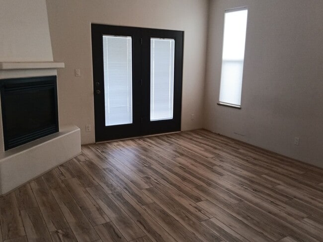 Building Photo - 3 Bedroom, 2 Bathroom! Lovely Home!