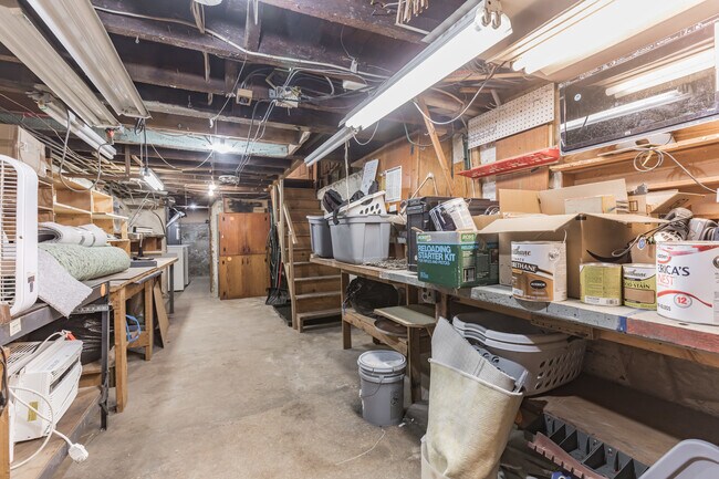 Building Photo - 3 W 1st Ave