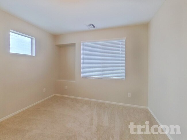 Building Photo - 35002 N Bandolier Dr