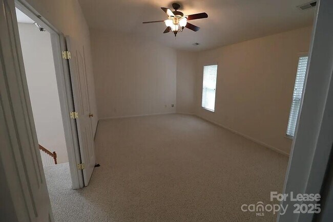 Building Photo - 10979 Princeton Village Dr