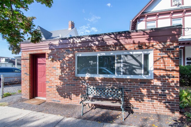 Building Photo - 15 N Buckhout St