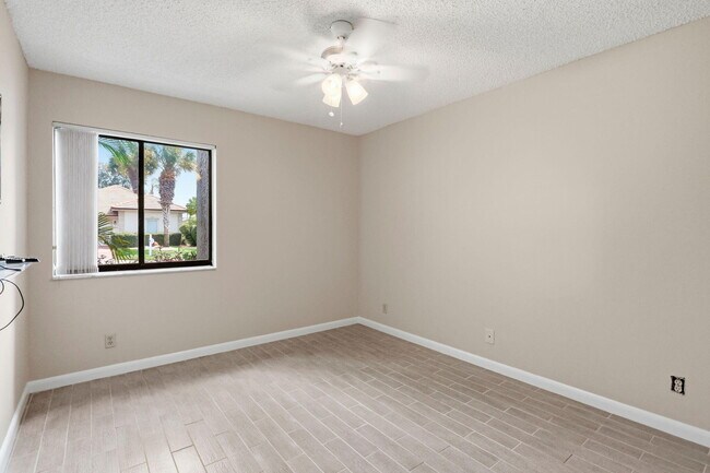 Building Photo - 6170 Bay Isles Dr