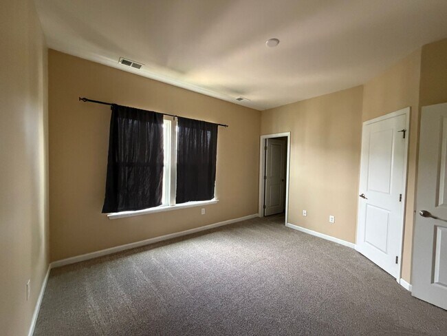 Building Photo - 4376 Pickney Ln